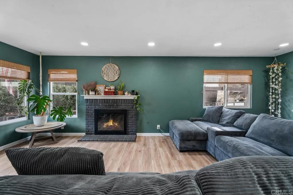https://cdn.realtyfeed.com/cdn/127/306588591/278f6a97f94418ffab5b4d429dafc4f0.webp