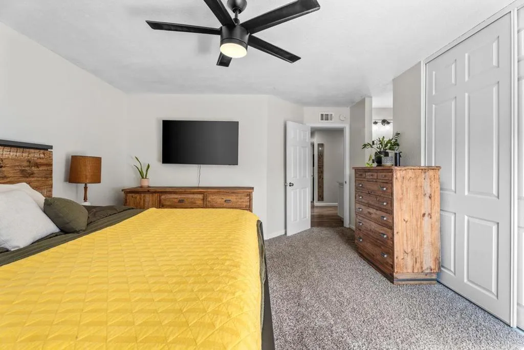 https://cdn.realtyfeed.com/cdn/127/306588591/a091ba5d004c44adbcc32155580cb605.webp