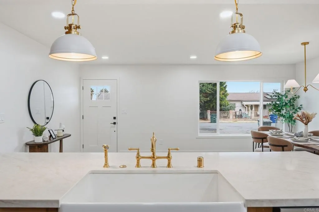 https://cdn.realtyfeed.com/cdn/127/306588658/8337808663518ca16c9ce5b3af4b23bb.webp