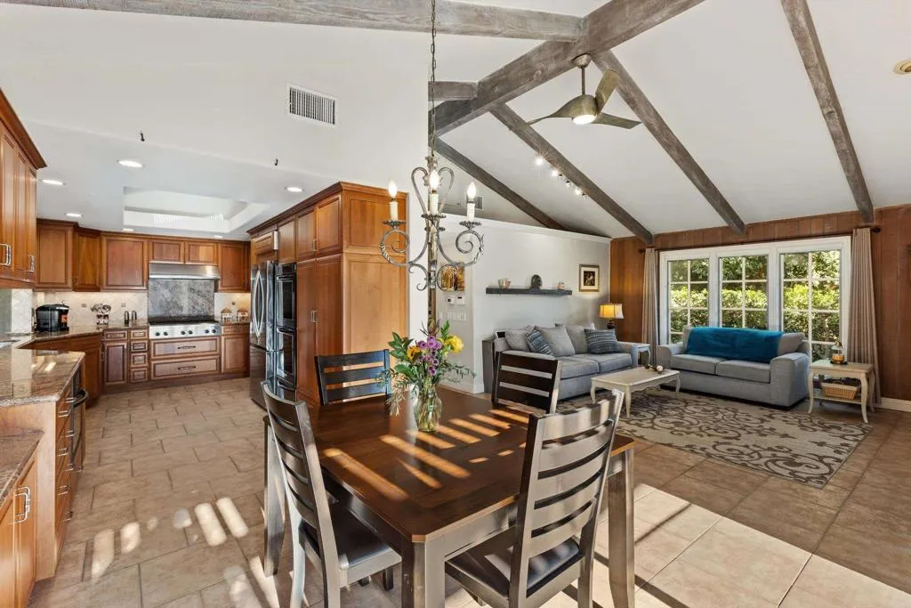 https://cdn.realtyfeed.com/cdn/127/306588742/3bfce1facf25412d56827b5426ec7a06.webp