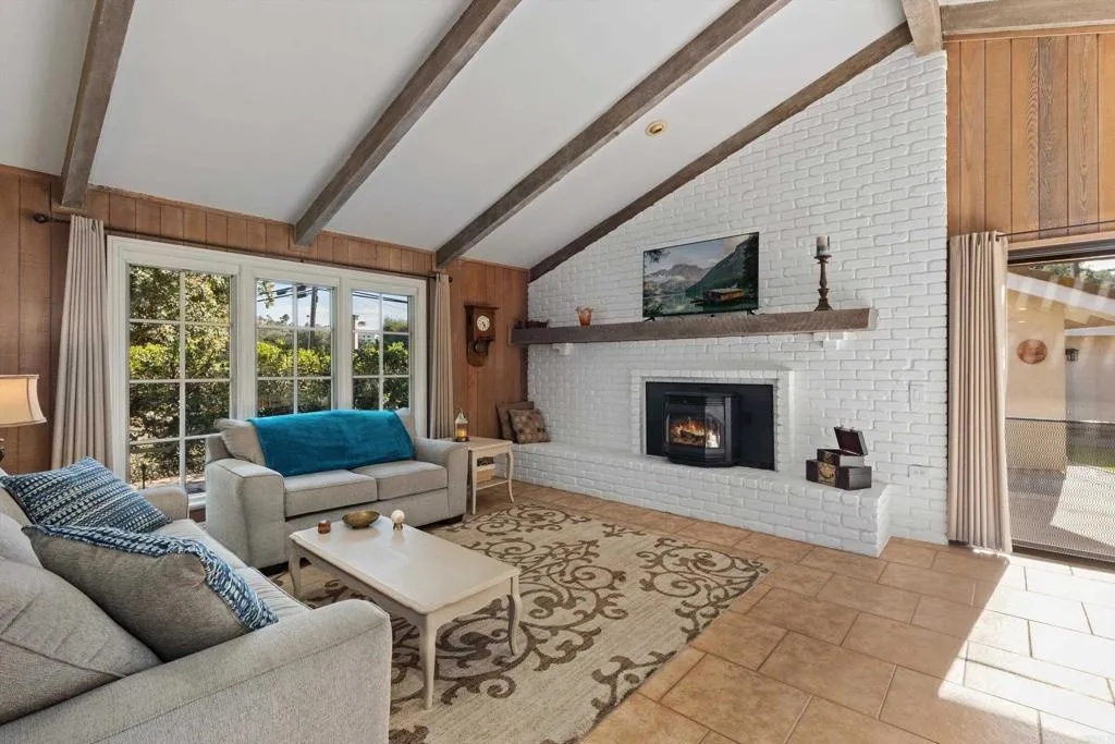 https://cdn.realtyfeed.com/cdn/127/306588742/be6e0c19871e4ab1ad3ffcf1b29eacb8.webp