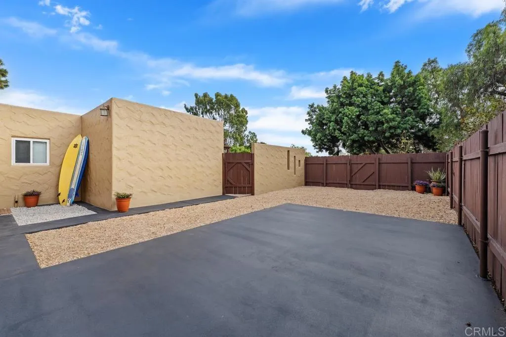 https://cdn.realtyfeed.com/cdn/127/306588802/1aa6242a46d1c413c771c4d60e1c7e4b.webp