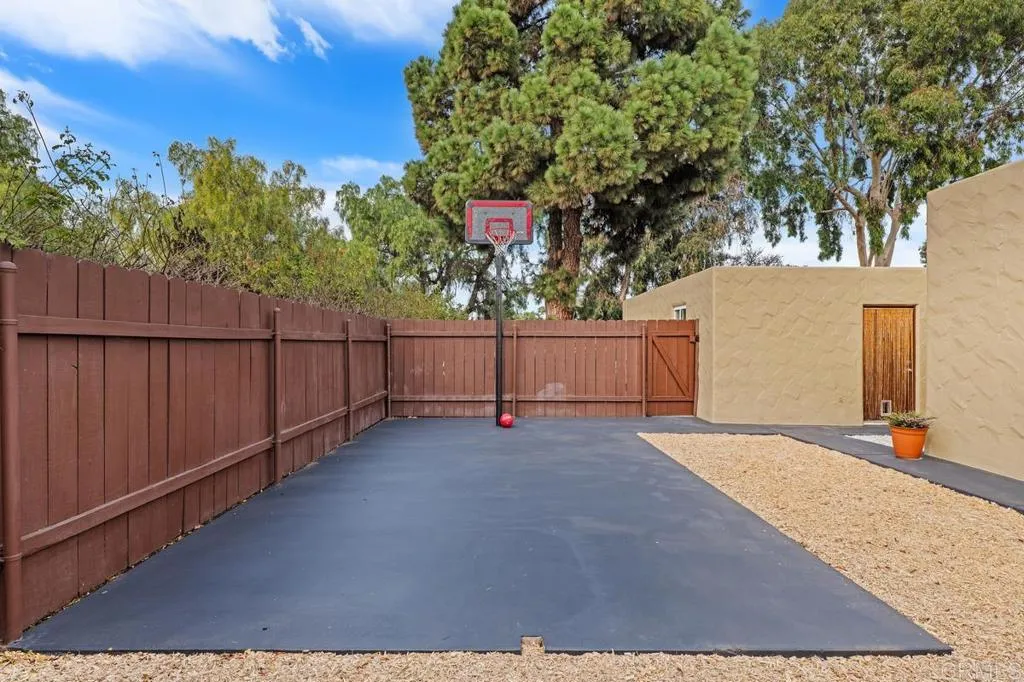 https://cdn.realtyfeed.com/cdn/127/306588802/57e62e58d9e1458d1cac0a1799e84122.webp