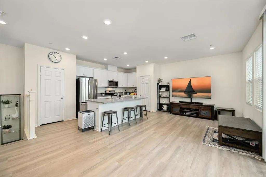 Photo #3: NDP2510855 Listing: Photo #3