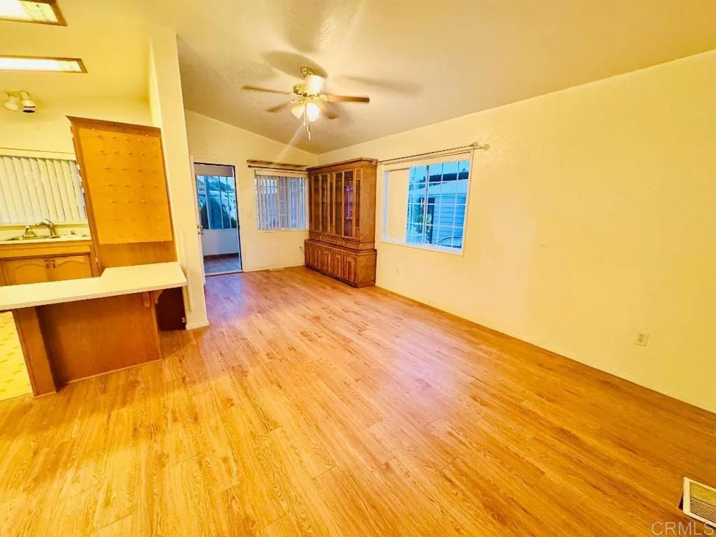 https://cdn.realtyfeed.com/cdn/127/306588971/0eed2cb27bf0c34a000287194e6d8f53.webp