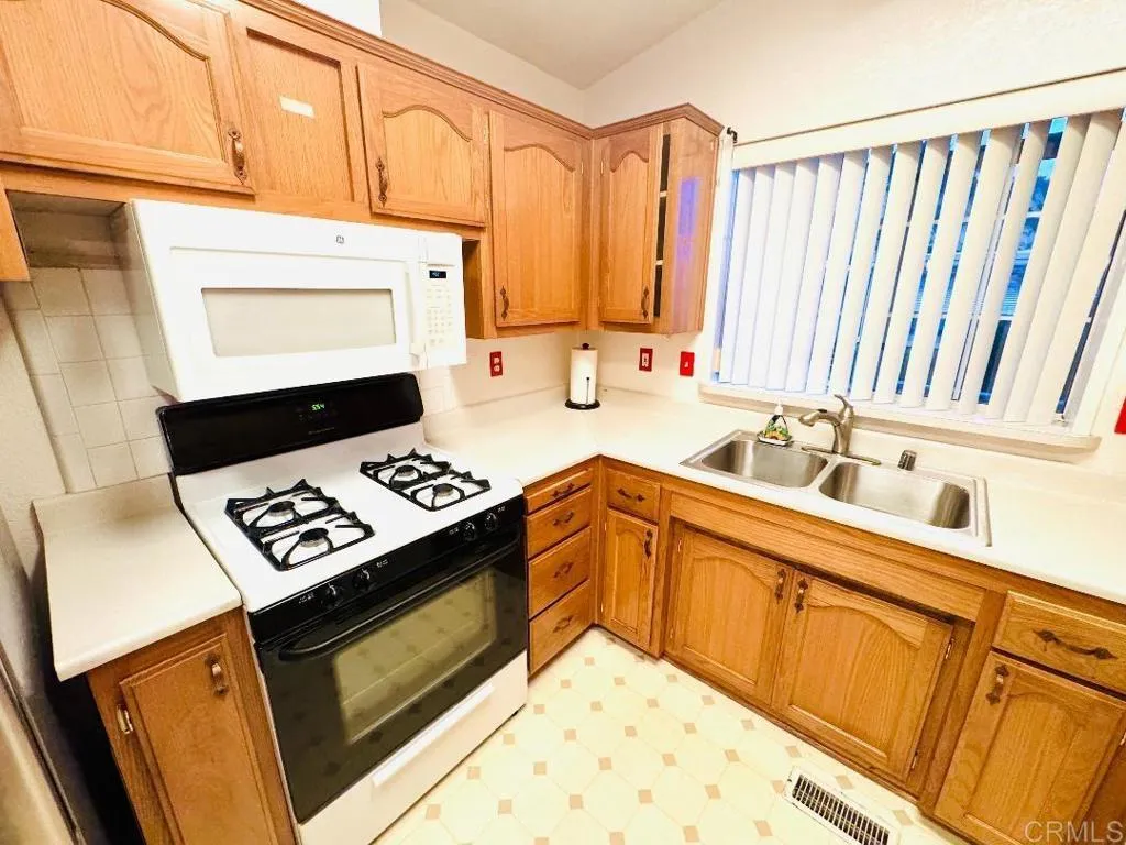 https://cdn.realtyfeed.com/cdn/127/306588971/17da9c431db2f56b18d789c14b1137ed.webp
