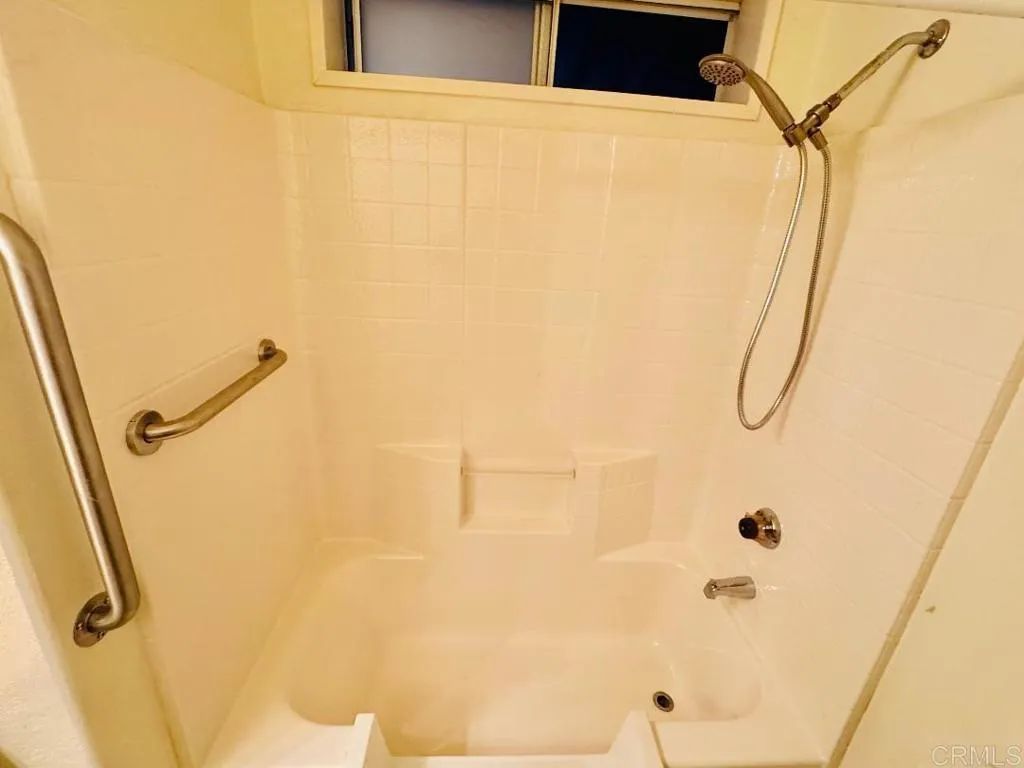 https://cdn.realtyfeed.com/cdn/127/306588971/52b61453ab28c46cdef56a5721779df1.webp