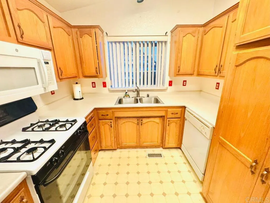 https://cdn.realtyfeed.com/cdn/127/306588971/7ad15139a93805376da8558c37ceebdd.webp