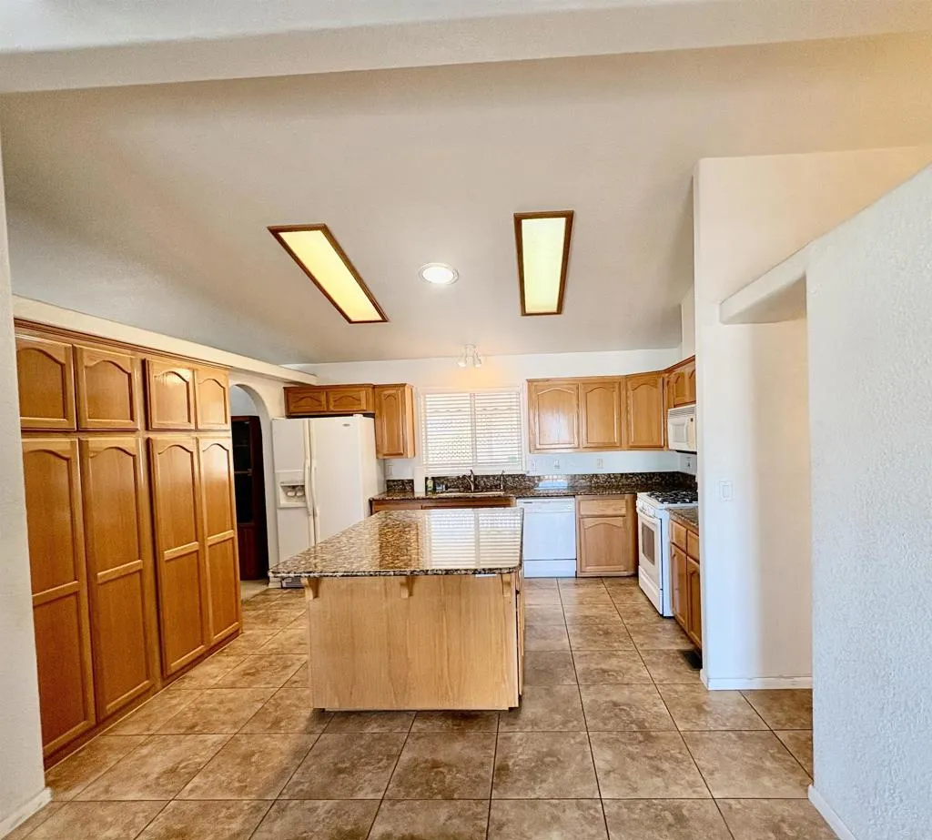 https://cdn.realtyfeed.com/cdn/127/306589085/8f981d467f4d88773f1a649e50342515.webp