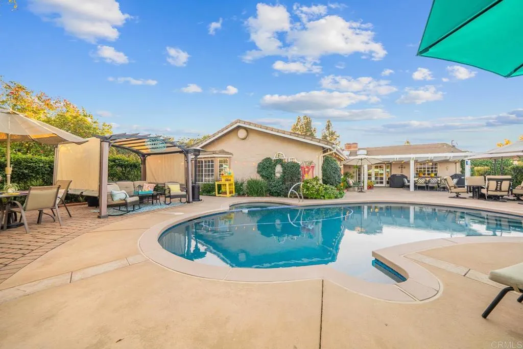 https://cdn.realtyfeed.com/cdn/127/306589133/92cbb7792607528138c5db9a446440c7.webp