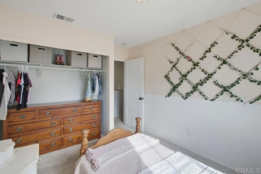 https://cdn.realtyfeed.com/cdn/127/306589301/649617fb8f0ec7558f1092823216cbd7.webp