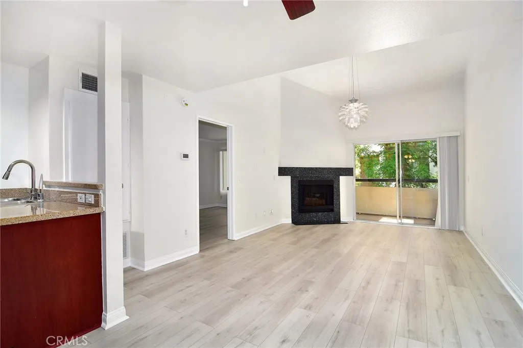 Woodland Hills, CA 91367