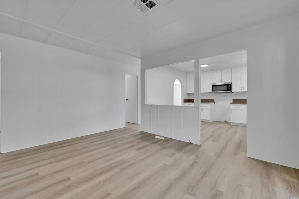 https://cdn.realtyfeed.com/cdn/127/306589420/5a50687f28d4eb1487815915043cb383.webp