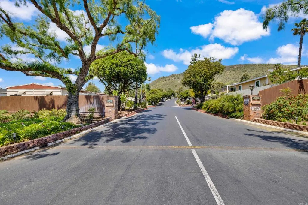 https://cdn.realtyfeed.com/cdn/127/306589420/6a6b99a2938ae7edf679996a5905a722.webp