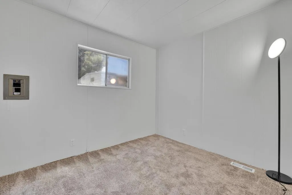 https://cdn.realtyfeed.com/cdn/127/306589420/6d4f8c6275b3b15a5ed599b65774df4b.webp