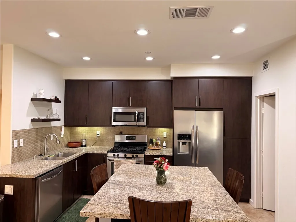 Photo #6: TR25261265 Listing: Photo #6