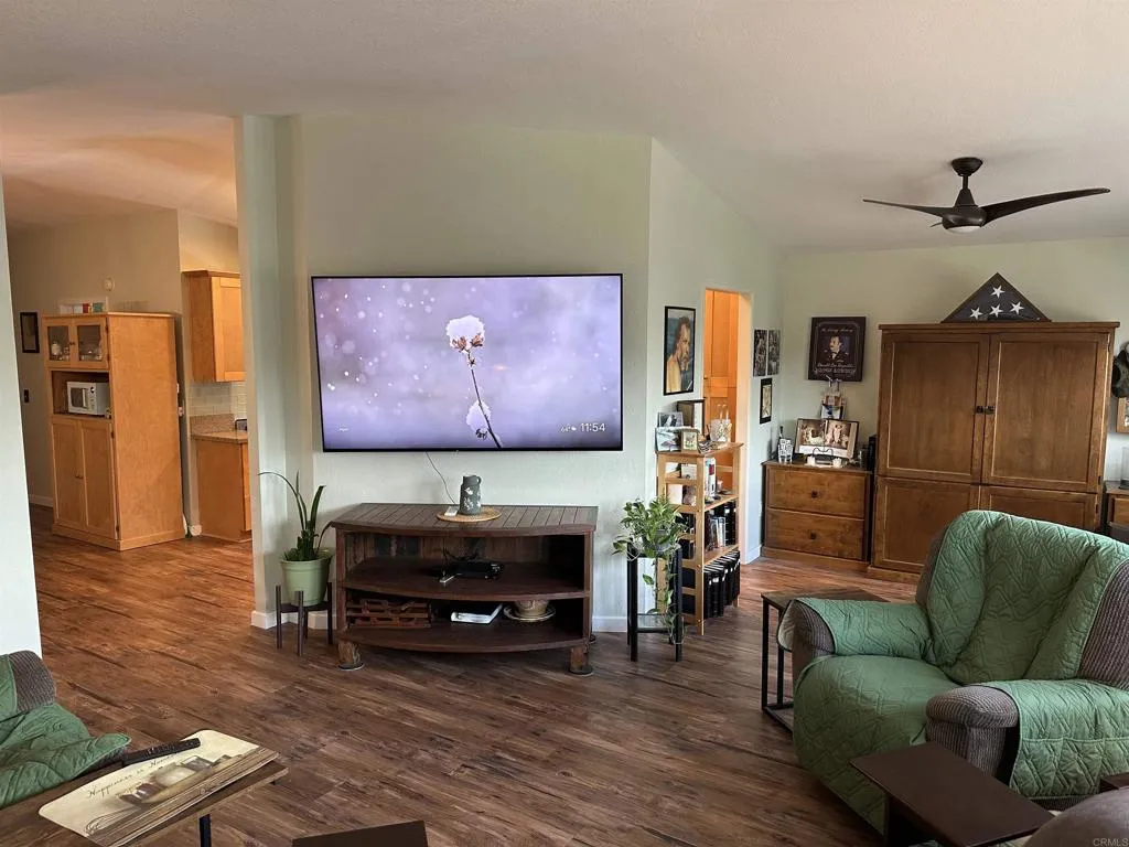 https://cdn.realtyfeed.com/cdn/127/306589561/122be1265000915d38b381e936f89d67.webp