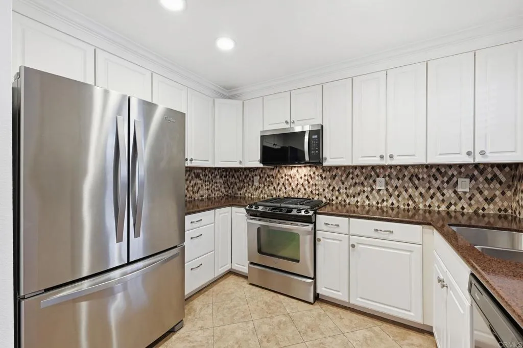 https://cdn.realtyfeed.com/cdn/127/306589704/a26f3d0fb717ad5966da214b65fd8259.webp