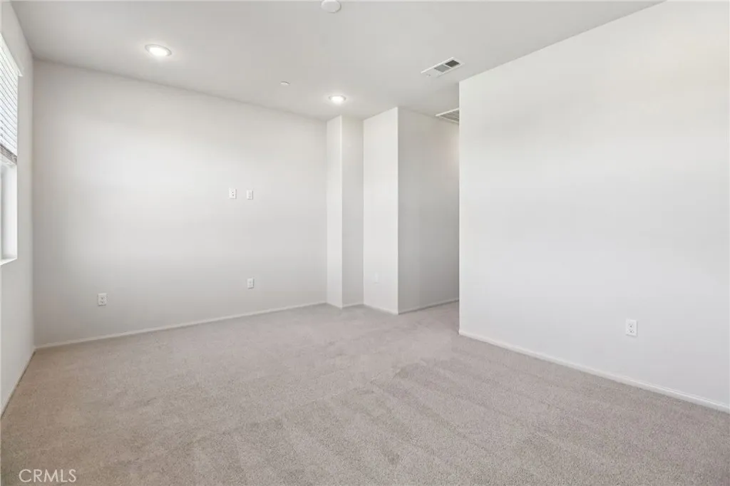 https://cdn.realtyfeed.com/cdn/127/306589791/7c3dc00b7bf6ad24d146ae5c501f222d.webp