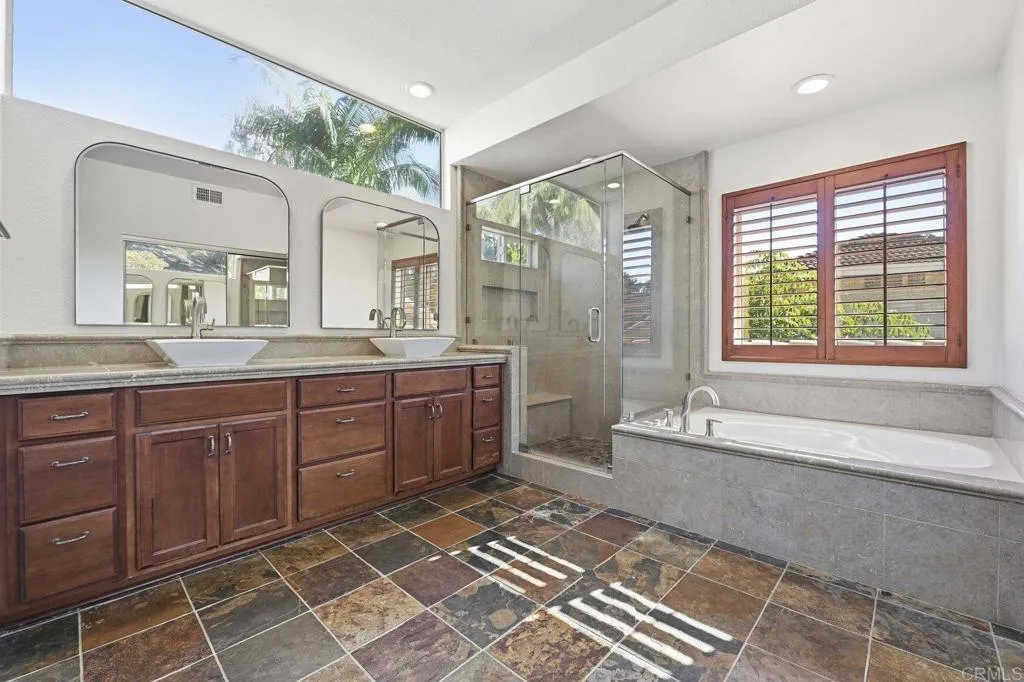 https://cdn.realtyfeed.com/cdn/127/306589795/061d8228ecfe34c994b4dfc3113b1e11.webp