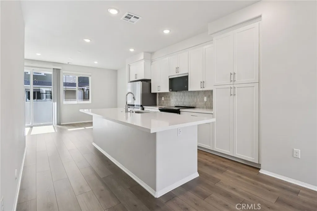 Photo #11: OC25254176 Listing: Photo #11