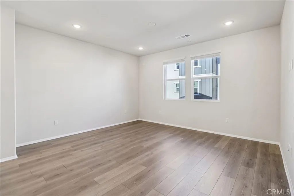 https://cdn.realtyfeed.com/cdn/127/306589797/87f0e338f3189eebe05dfbdef9662ba5.webp