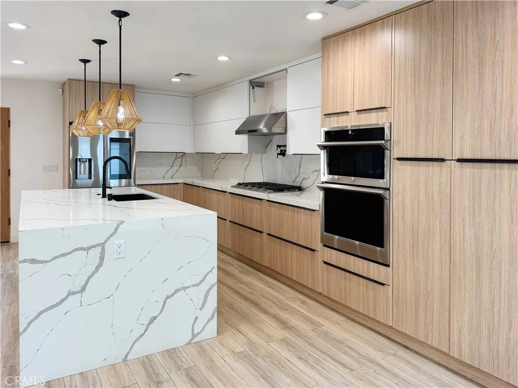 Woodland Hills, CA 91367