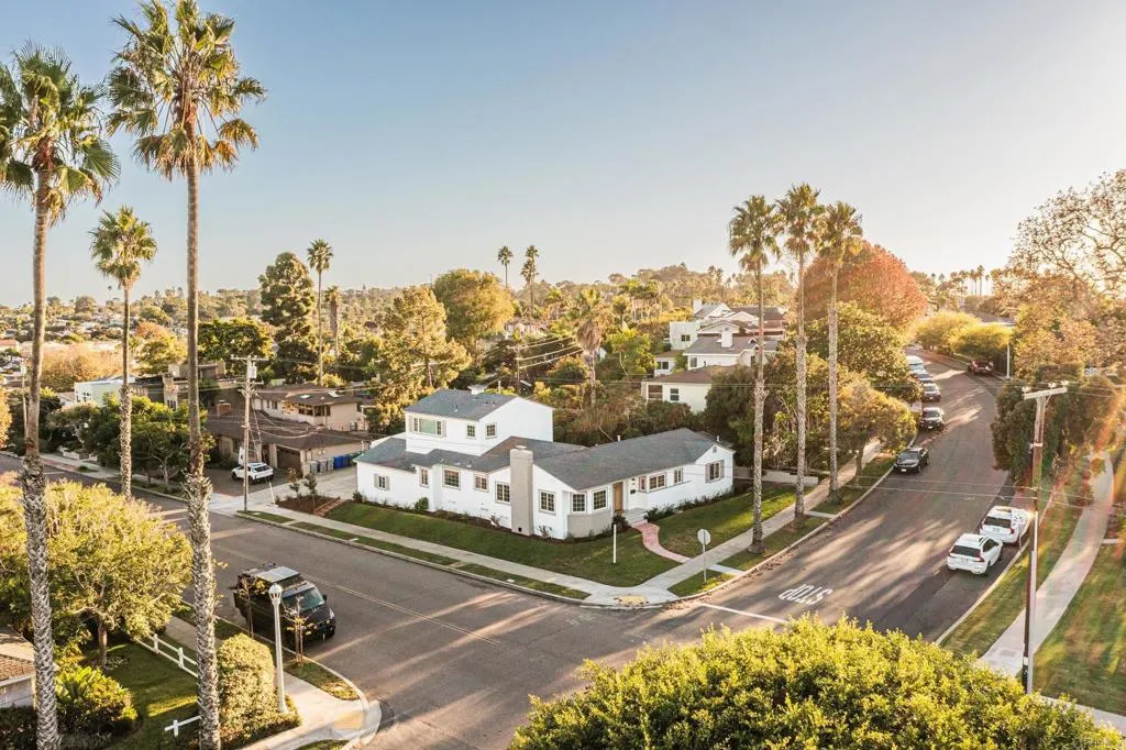 https://cdn.realtyfeed.com/cdn/127/306589975/8c2da09e3607b99789505eda65fe8850.webp