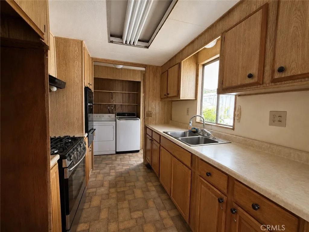 12147 Lakeland Rd Unit 32, Santa Fe Springs, CA 90670 - Photo 3 of 12, Santa Fe Springs, CA