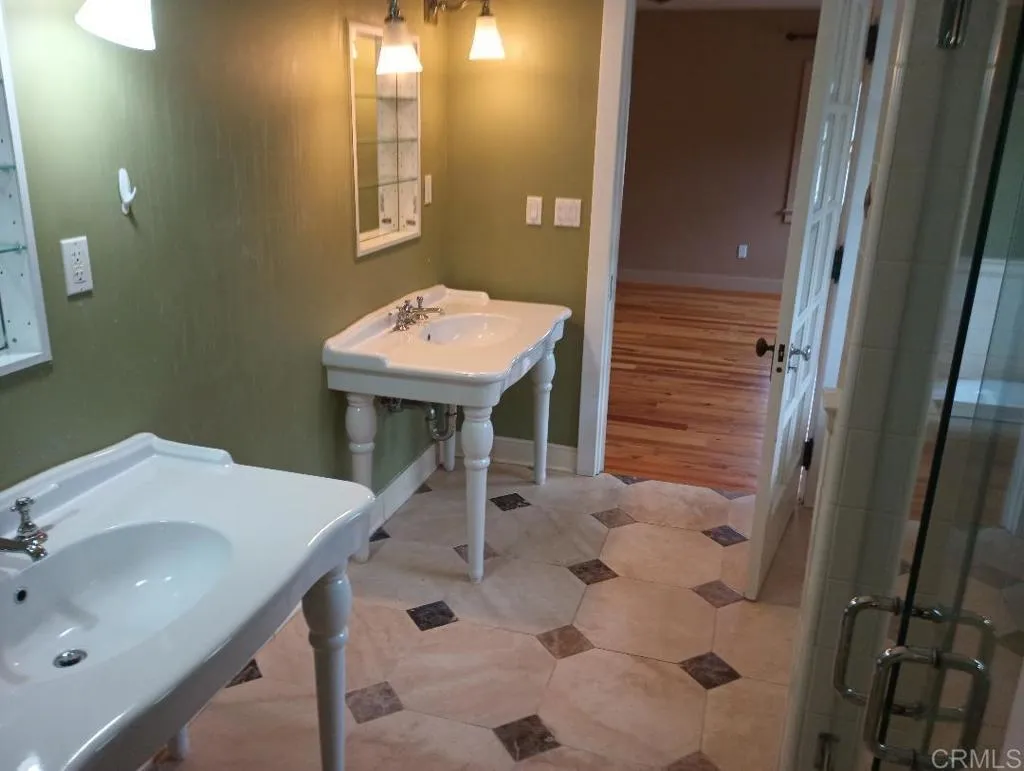 https://cdn.realtyfeed.com/cdn/127/306590191/81de4afa912f66239174771162f1b454.webp