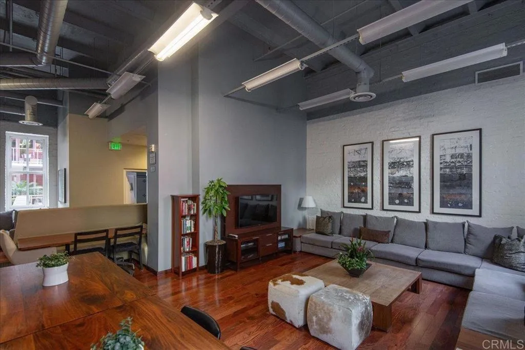 https://cdn.realtyfeed.com/cdn/127/306590282/34f89ca5450c2587beccec23748ff312.webp