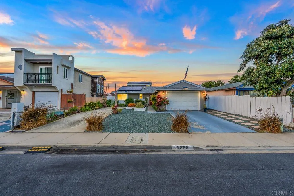 https://cdn.realtyfeed.com/cdn/127/306590460/f3cb46faad95559818accc4da4320bdc.webp