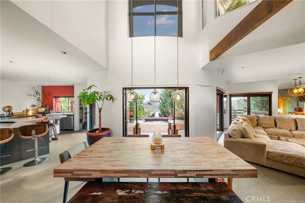 https://cdn.realtyfeed.com/cdn/127/306590505/256105444d99054e5af9b27272f33166.webp