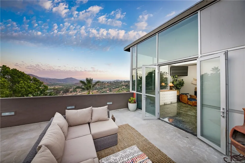 https://cdn.realtyfeed.com/cdn/127/306590505/89a00e6c419b11db504a9cbeb06803ab.webp