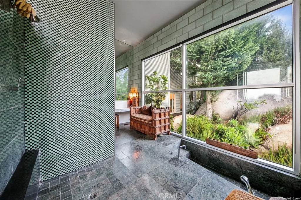 https://cdn.realtyfeed.com/cdn/127/306590505/b8b7494546139254579756e96a952c64.webp