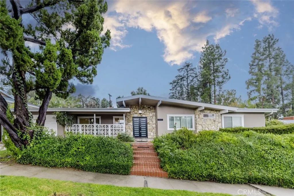 Woodland Hills, CA 91367