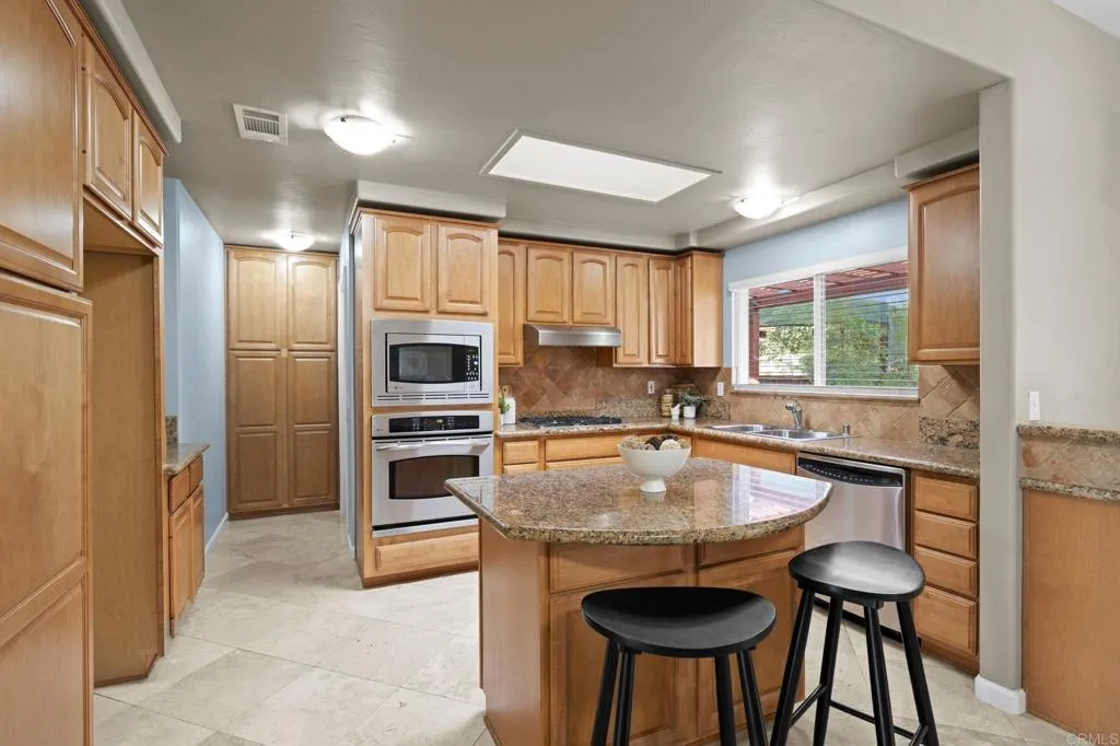 https://cdn.realtyfeed.com/cdn/127/306590634/1f32475c30af85739918e97e3d542d5e.webp