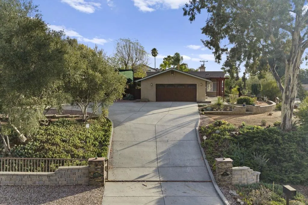 https://cdn.realtyfeed.com/cdn/127/306590634/8705786b41b7a04ed13a725332765e34.webp
