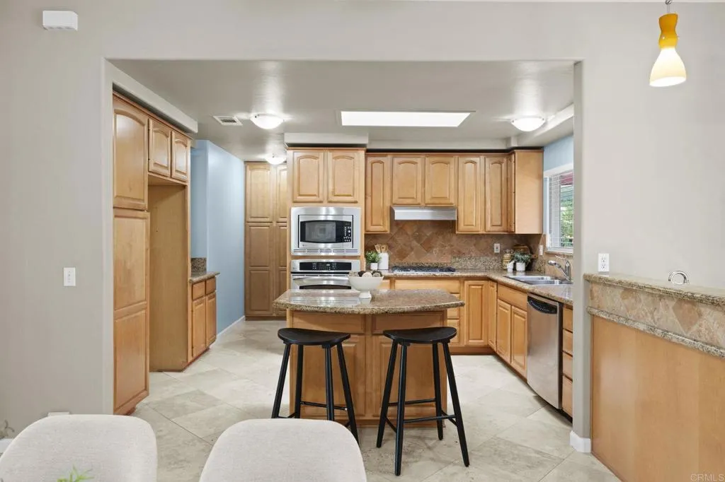 https://cdn.realtyfeed.com/cdn/127/306590634/e84ad74a1969247604172286e9d70d83.webp