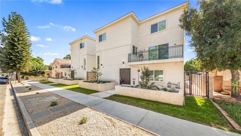 Granada Hills, CA 91344