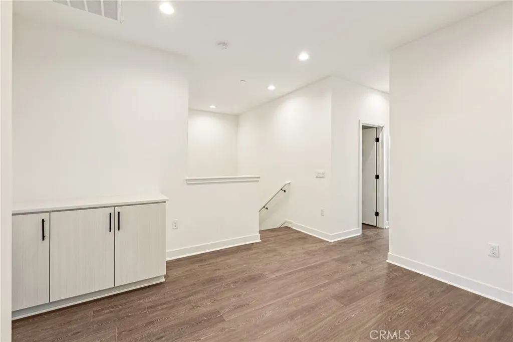 https://cdn.realtyfeed.com/cdn/127/306590667/da2eab761149bc19d6920a9a77d0d5e8.webp