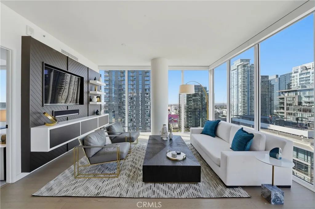 Los Angeles, CA 90015