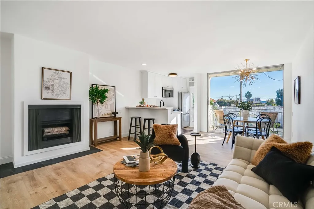 Los Angeles, CA 90048