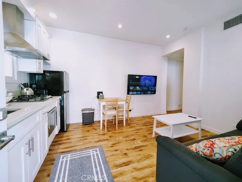 Los Angeles, CA 90036