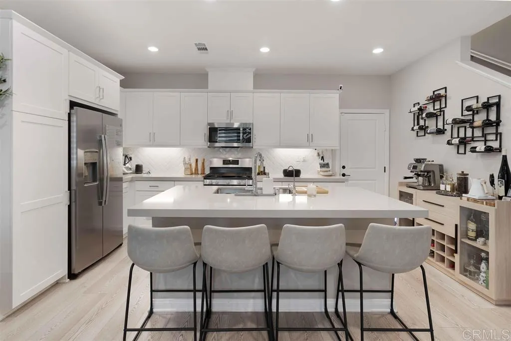 https://cdn.realtyfeed.com/cdn/127/306590948/07af81420d6949a490f72998c70dc908.webp