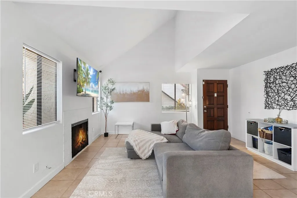 https://cdn.realtyfeed.com/cdn/127/306590978/0c63b8b700f12bf75407252e2c53f682.webp