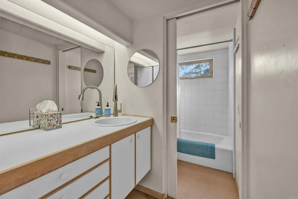 https://cdn.realtyfeed.com/cdn/127/306591004/27b7a410997bdc38fcc002d5804ad053.webp