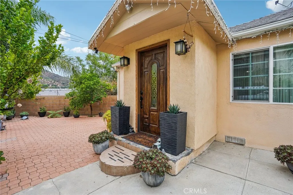 10141 Mcclemont Avenue, Tujunga, CA 91042