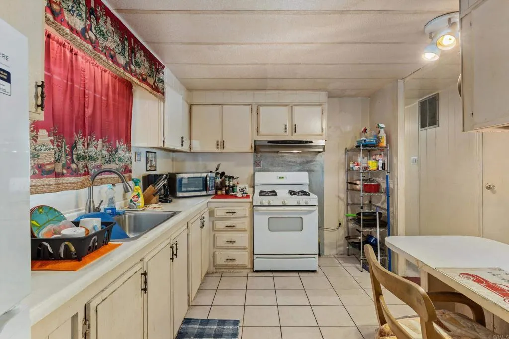 https://cdn.realtyfeed.com/cdn/127/306591070/b9e9537c22b606ef01d0417cd191151b.webp