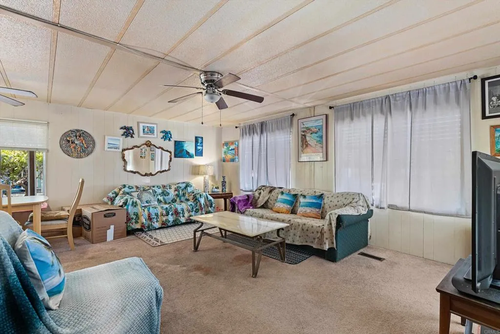 https://cdn.realtyfeed.com/cdn/127/306591070/e461fb4dcb471db2ac5b29b524dd8607.webp